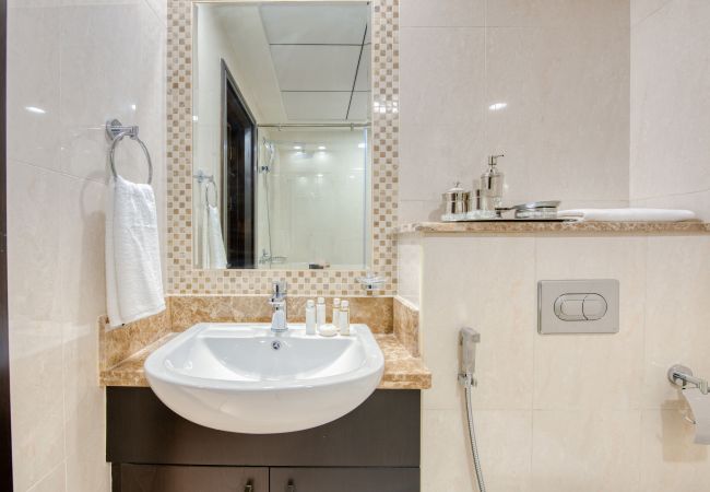 Apartment in Dubai - Luxury Palm Property w/ Beach & Sea View Apartment in Dubai - Luxury Palm Property w/ Beach & Sea View