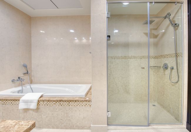 Apartment in Dubai - Luxury Palm Property w/ Beach & Sea View Apartment in Dubai - Luxury Palm Property w/ Beach & Sea View