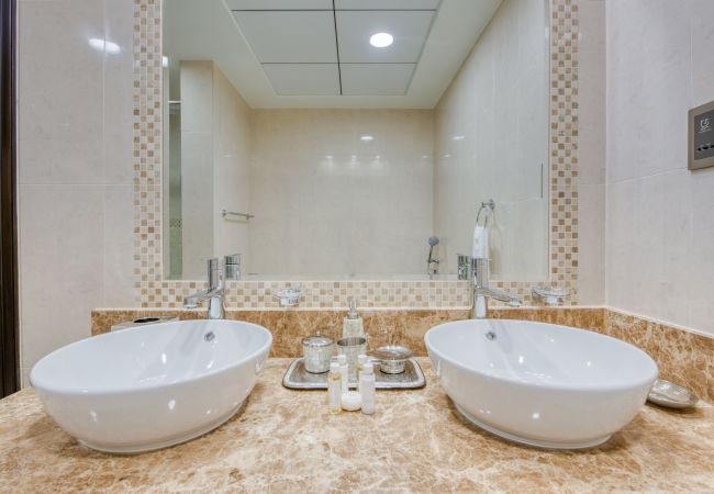 Apartment in Dubai - Luxury Palm Property w/ Beach & Sea View Apartment in Dubai - Luxury Palm Property w/ Beach & Sea View