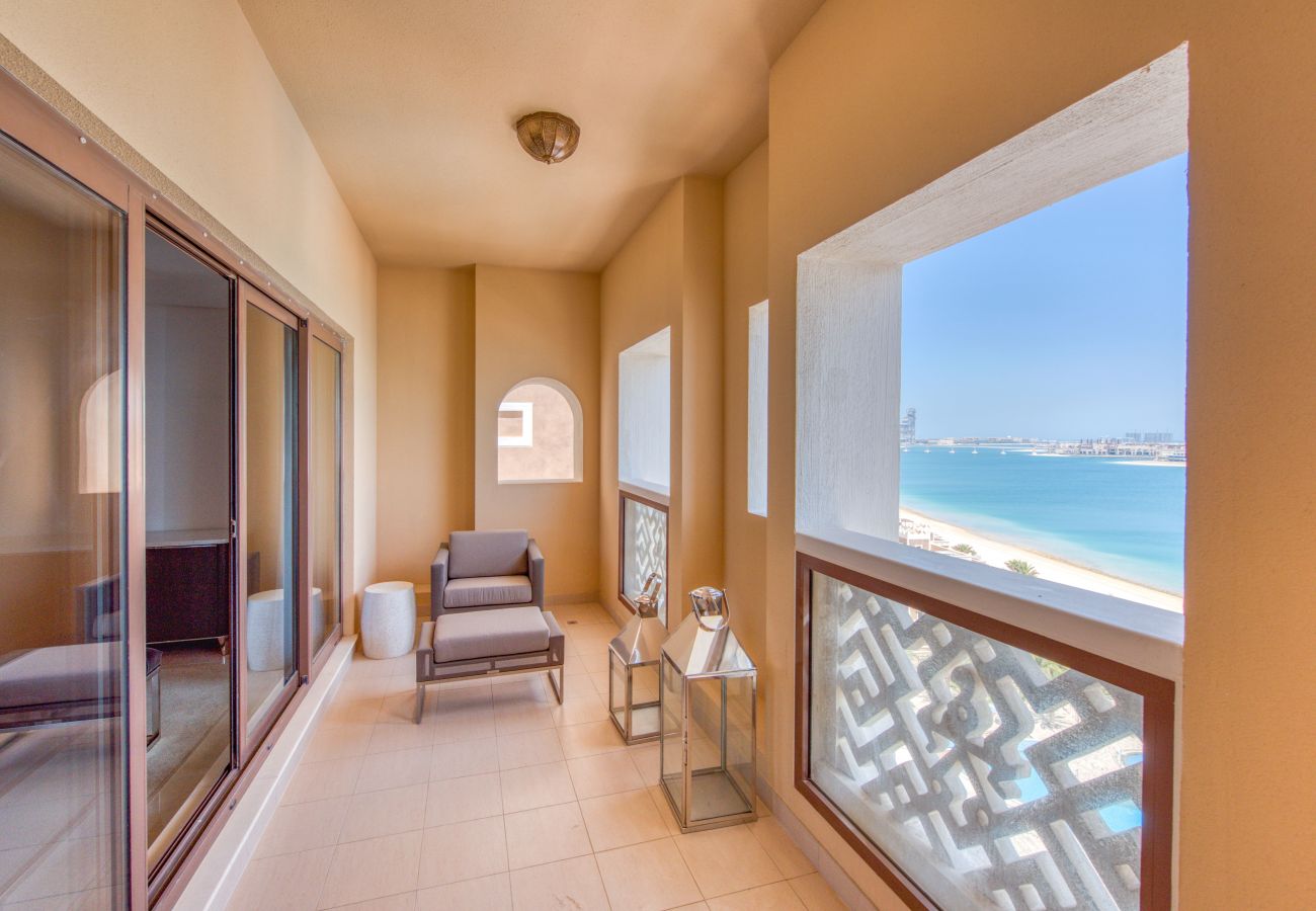 Apartment in Dubai - Luxury Palm Property w/ Beach & Sea View