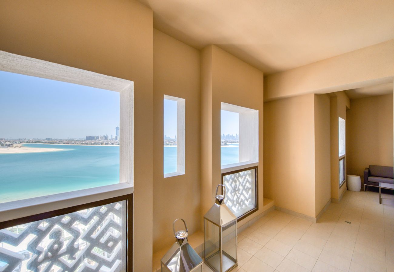 Apartment in Dubai - Luxury Palm Property w/ Beach & Sea View