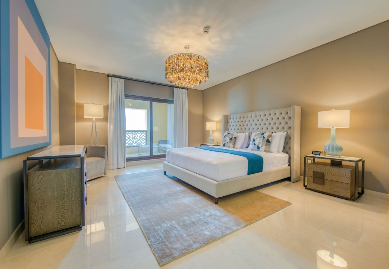 Apartment in Dubai - Luxury Palm Property w/ Beach & Sea View