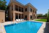 Villa in Dubai - Luxury 5BR Villa with Private Pool and Beach