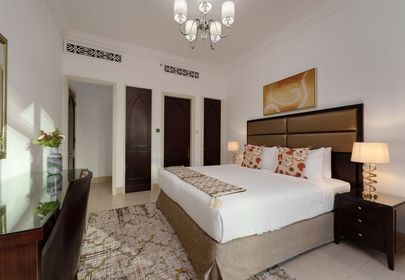 Apartment in Dubai - Tasteful Apt cls to Burj Khalifa & Dubai Mall 
