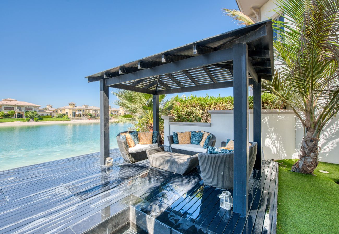 Villa in Dubai - Glamourous Beachfront Villa on The Palm w/ Pool 