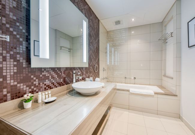 Apartment in Dubai - Cool Dubai Apt next Burj Khalifa & Design District Apartment in Dubai - Cool Dubai Apt next Burj Khalifa & Design District