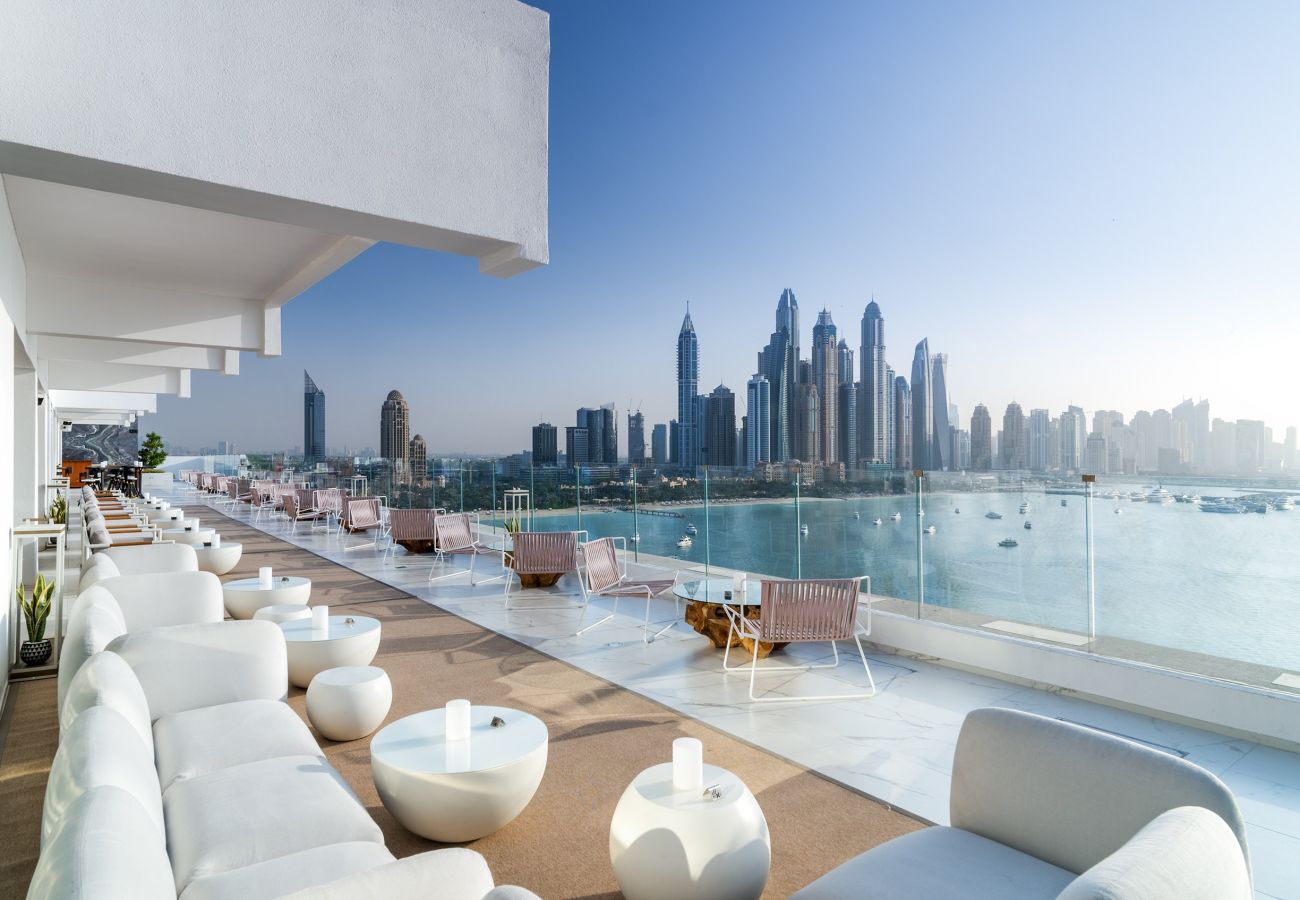 Apartment in Dubai - Elegant & Sleek Apt w/ Sea Views at FIVE Palm