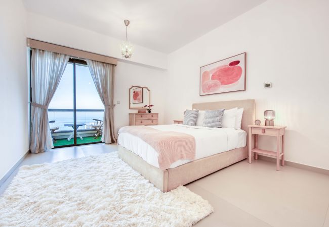 Apartment in Dubai - Sun Sand & Dubai Luxury at JBR Beach