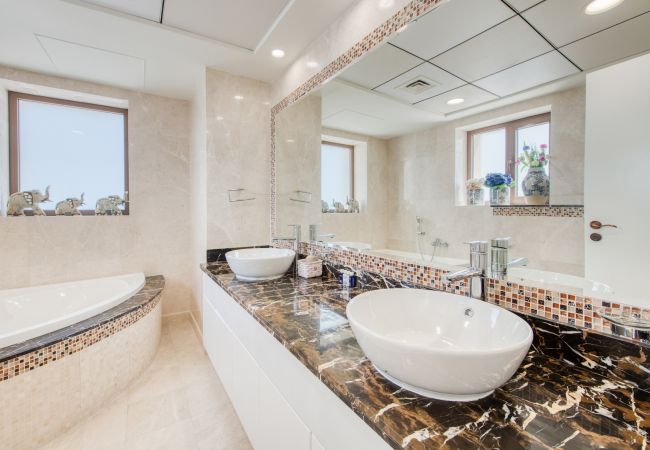 Apartment in Dubai - Luxury Palm Penthouse with Beach & Sea View Apartment in Dubai - Luxury Palm Penthouse with Beach & Sea View