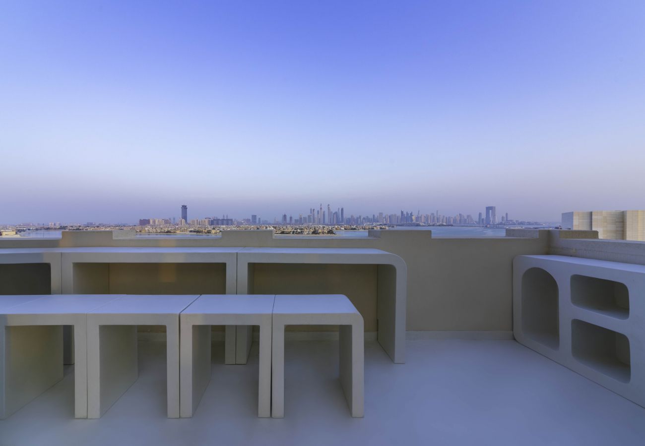 Apartment in Dubai - Luxury Palm Penthouse with Beach & Sea View