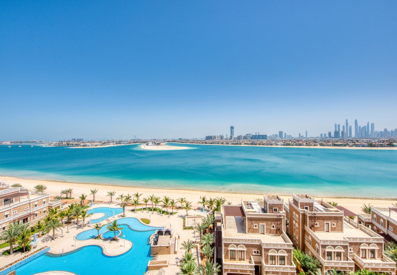 Apartment in Dubai - Luxury Palm Penthouse with Beach & Sea View