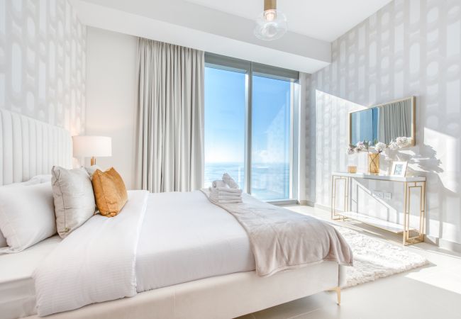 Apartment in Dubai - Exclusive Sea View apartment on the Arabian Gulf 