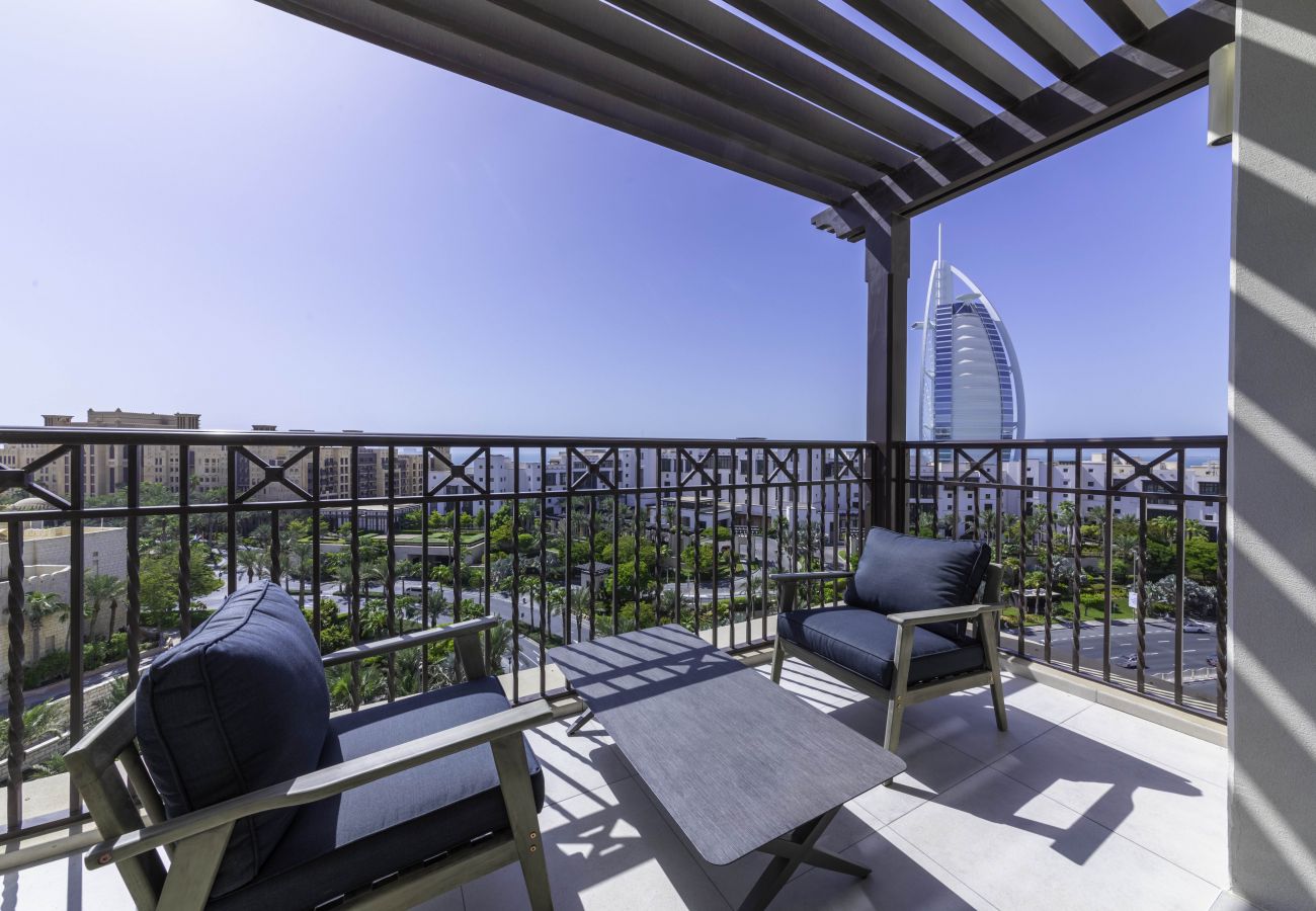 Apartment in Dubai - Exclusive Seaview 3BR Roof Terrace Apt  with Scenic Views of Burj alArab