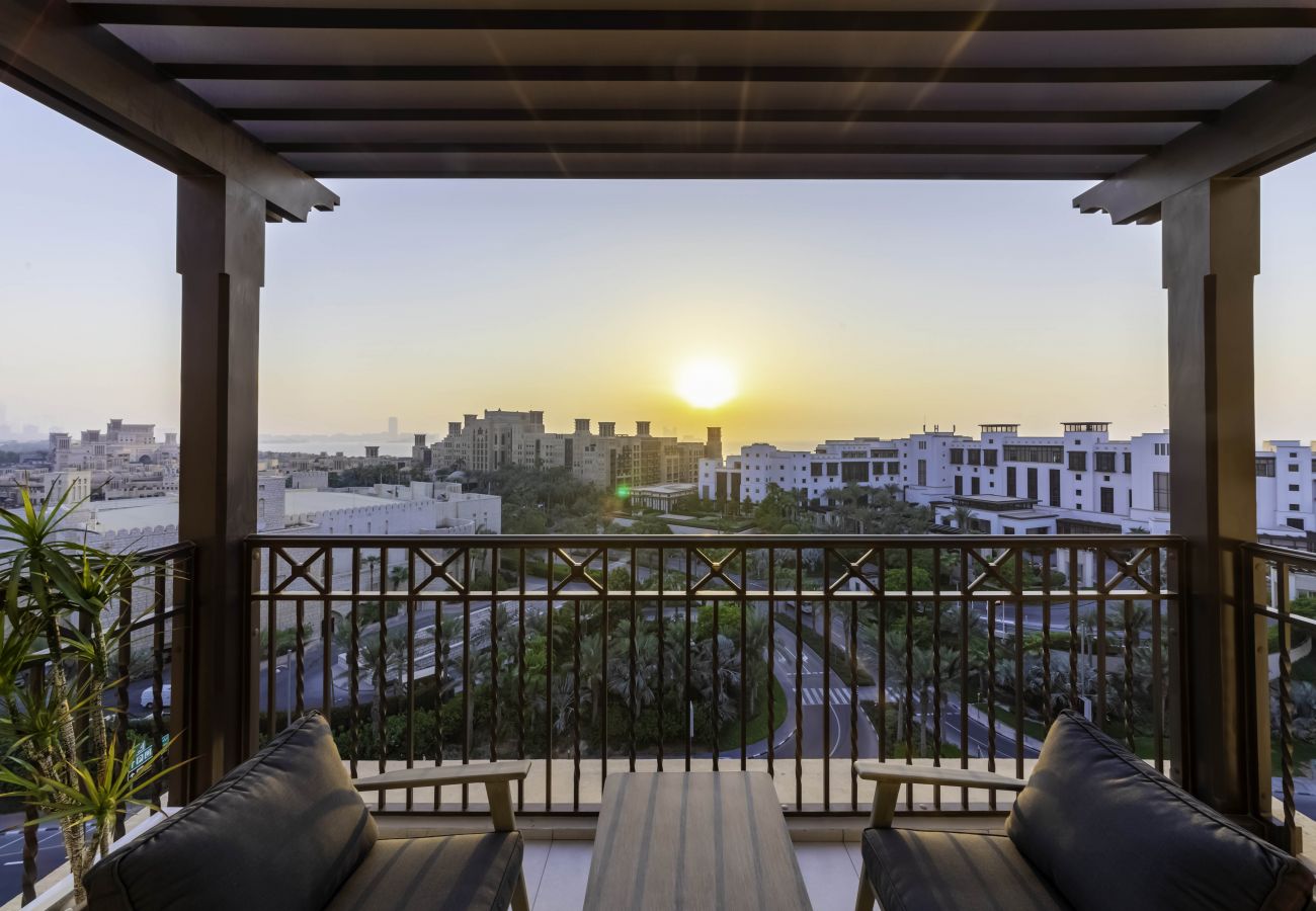 Apartment in Dubai - Exclusive Seaview 3BR Roof Terrace Apt  with Scenic Views of Burj alArab