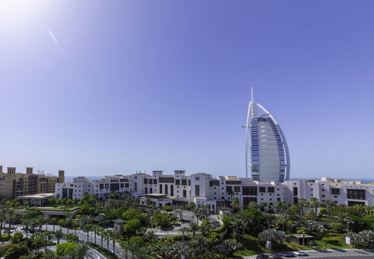 Apartment in Dubai - Exclusive Seaview 3BR Roof Terrace Apt  with Scenic Views of Burj alArab