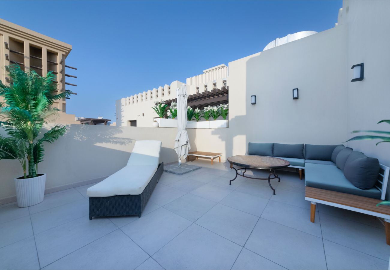 Apartment in Dubai - Exclusive Seaview 3BR Roof Terrace Apt  with Scenic Views of Burj alArab