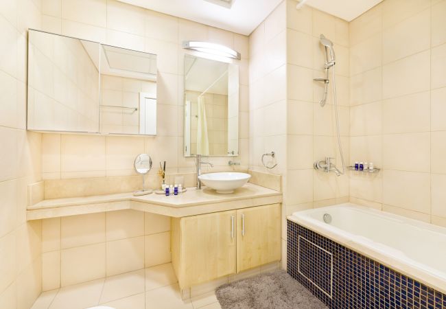 Apartment in Dubai - Modern & Bright Apt w/ Sea Front Views of Burj al Arab Apartment in Dubai - Modern & Bright Apt w/ Sea Front Views of Burj al Arab