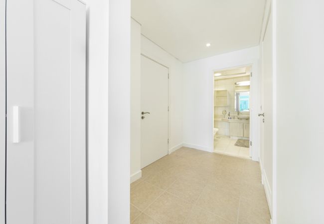 Apartment in Dubai - Modern & Bright Apt w/ Sea Front Views of Burj al Arab Apartment in Dubai - Modern & Bright Apt w/ Sea Front Views of Burj al Arab