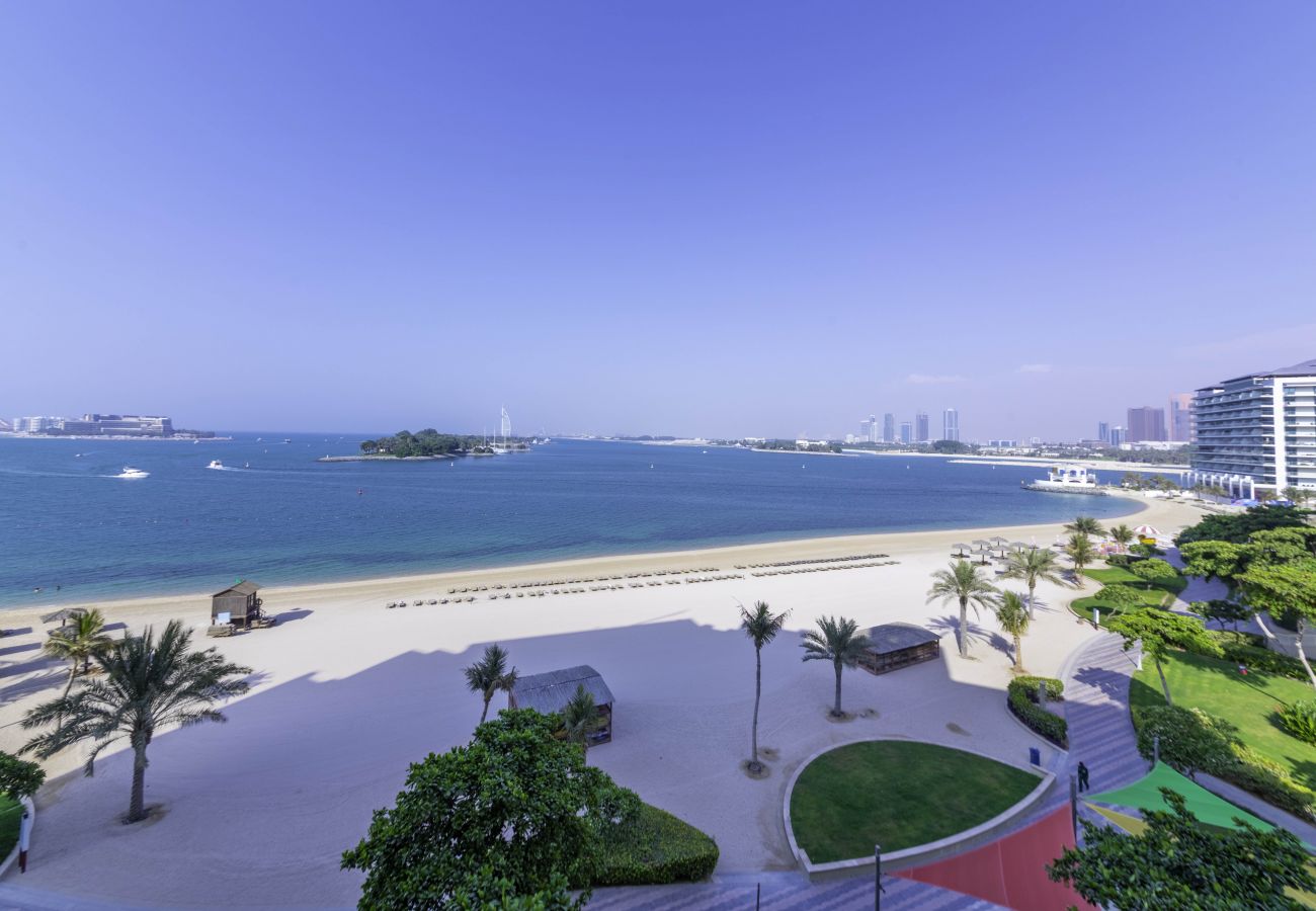 Apartment in Dubai - Modern & Bright Apt w/ Sea Front Views of Burj al Arab