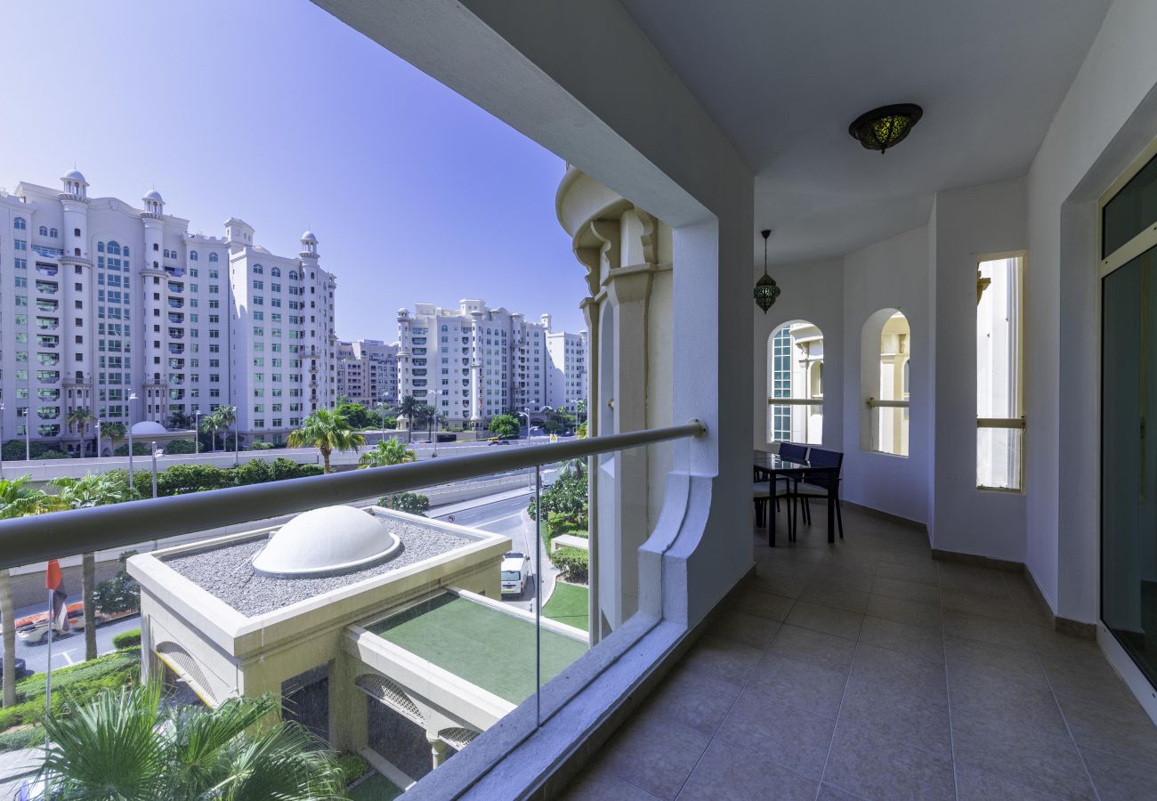 Apartment in Dubai - Stylish Apt with Large Patio close to the Beach