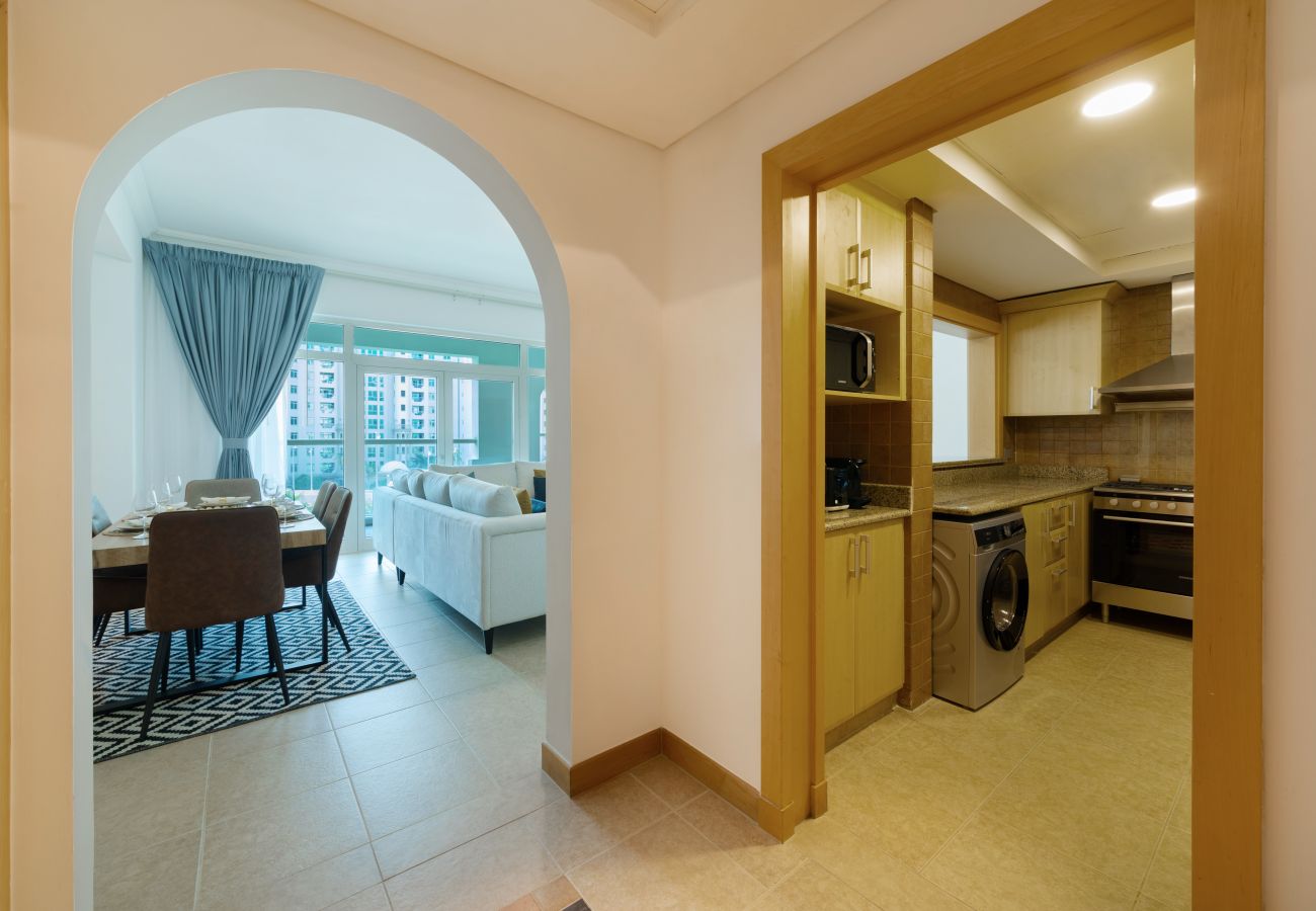 Apartment in Dubai - Stylish Apt with Large Patio close to the Beach