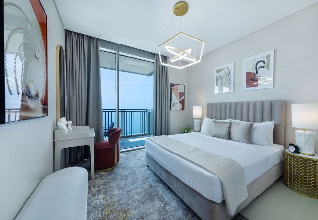 Apartment in Dubai - High-Class Apt in Dubai Marina w/ Full Sea Views