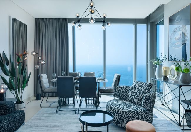 Apartment in Dubai - High-Class Apt in Dubai Marina w/ Full Sea Views