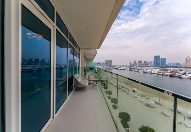 Posh holiday rental with breathtaking views in Emaar Beachfront Dubai