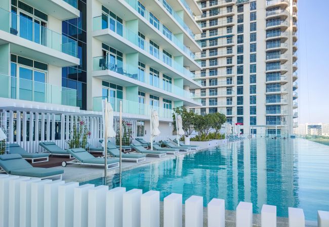 Apartment in Dubai - Deluxe 3BR Apt w/ Dubai Marina Vws & Beach Access