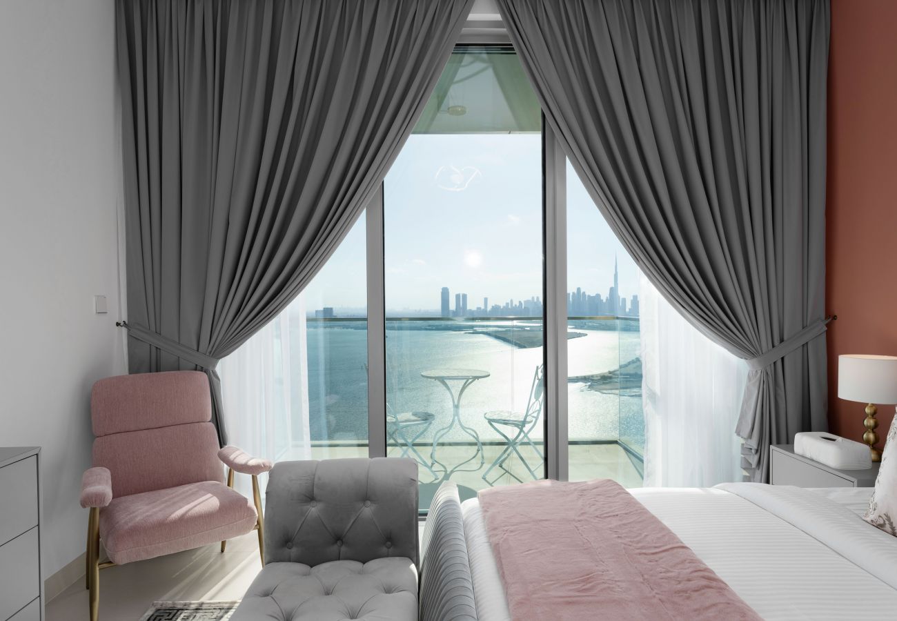 Apartment in Dubai - Trendy Apt on the Creek w/ Superb Dubai Skyline Vw