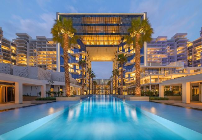 Apartment in Dubai - Glamourous Apt w/ Sea Views at FIVE Palm