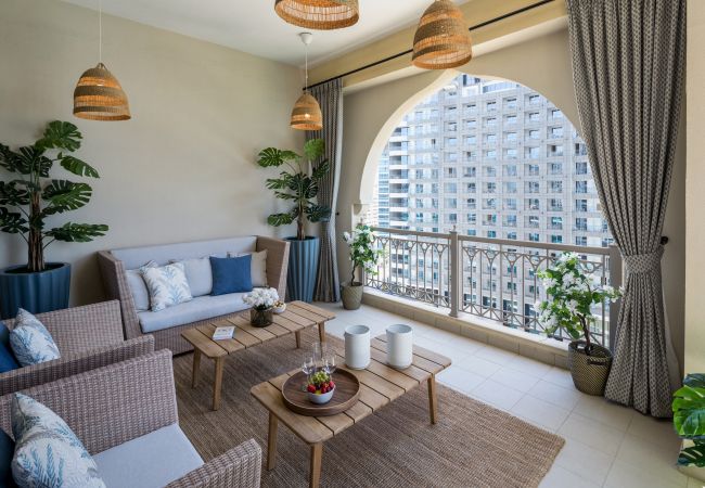 Apartment in Dubai - Bohemian Apt w/ Amazing Seafront Views on The Palm