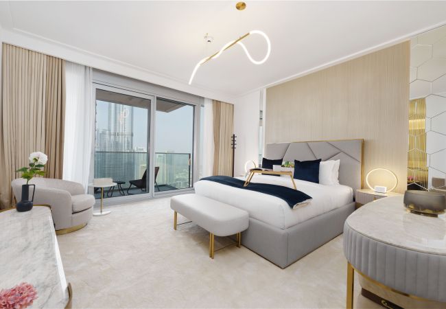 Apartment in Dubai - Ultra Chic High-Floor Apt w/ Direct Burj Khalifa & Fountains Views