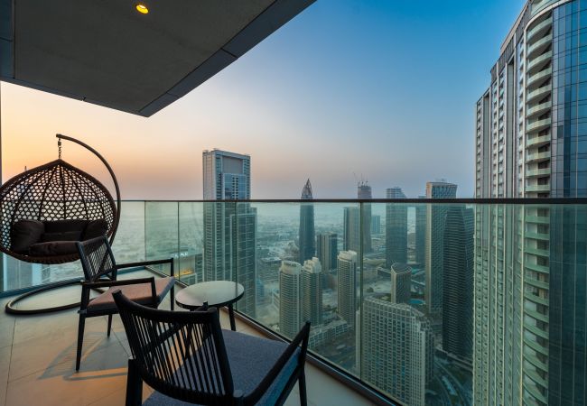 Opulent holiday rental with a large balcony and stunning Burj Khalifa views in Downtown Dubai