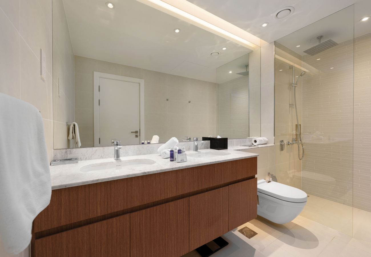 Apartment in Dubai - Stunning Waterfront Apt w/ Open Sea Vws in La Mer