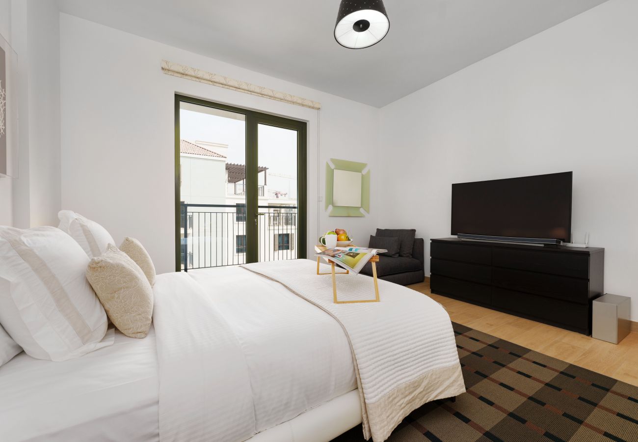 Apartment in Dubai - Stunning Waterfront Apt w/ Open Sea Vws in La Mer