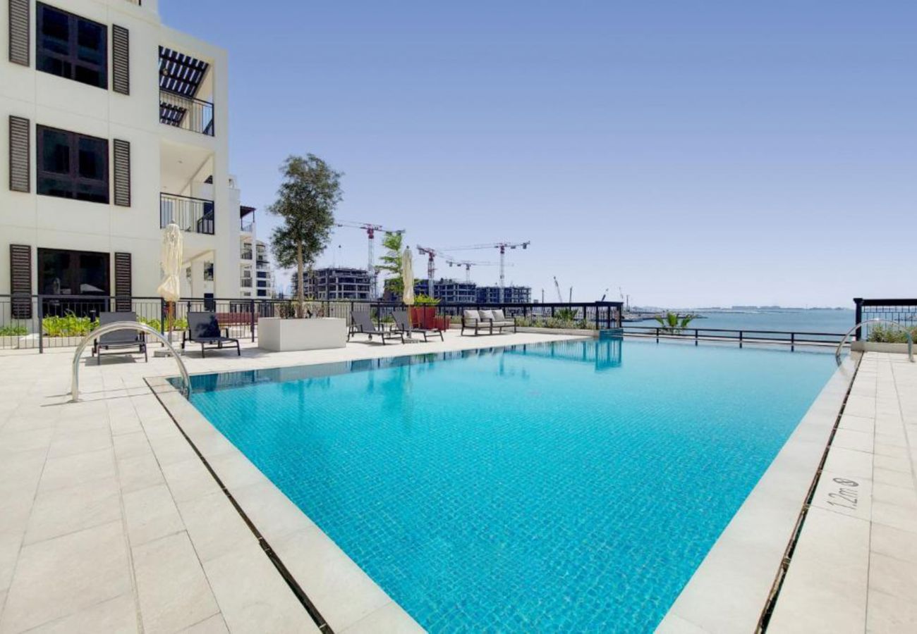 Apartment in Dubai - Stunning Waterfront Apt w/ Open Sea Vws in La Mer