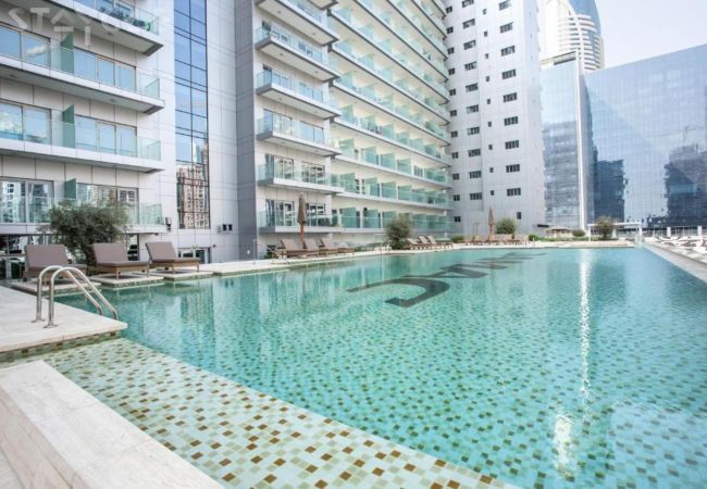 Apartment in Dubai - Splendid Apt w/ Large Balcony in Business Bay
