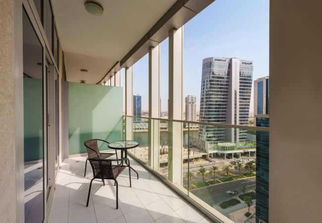 Apartment in Dubai - Splendid Apt w/ Large Balcony in Business Bay