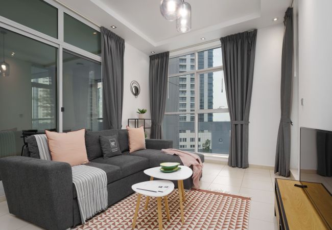 Sleek holiday rental with Dubai Marina views
