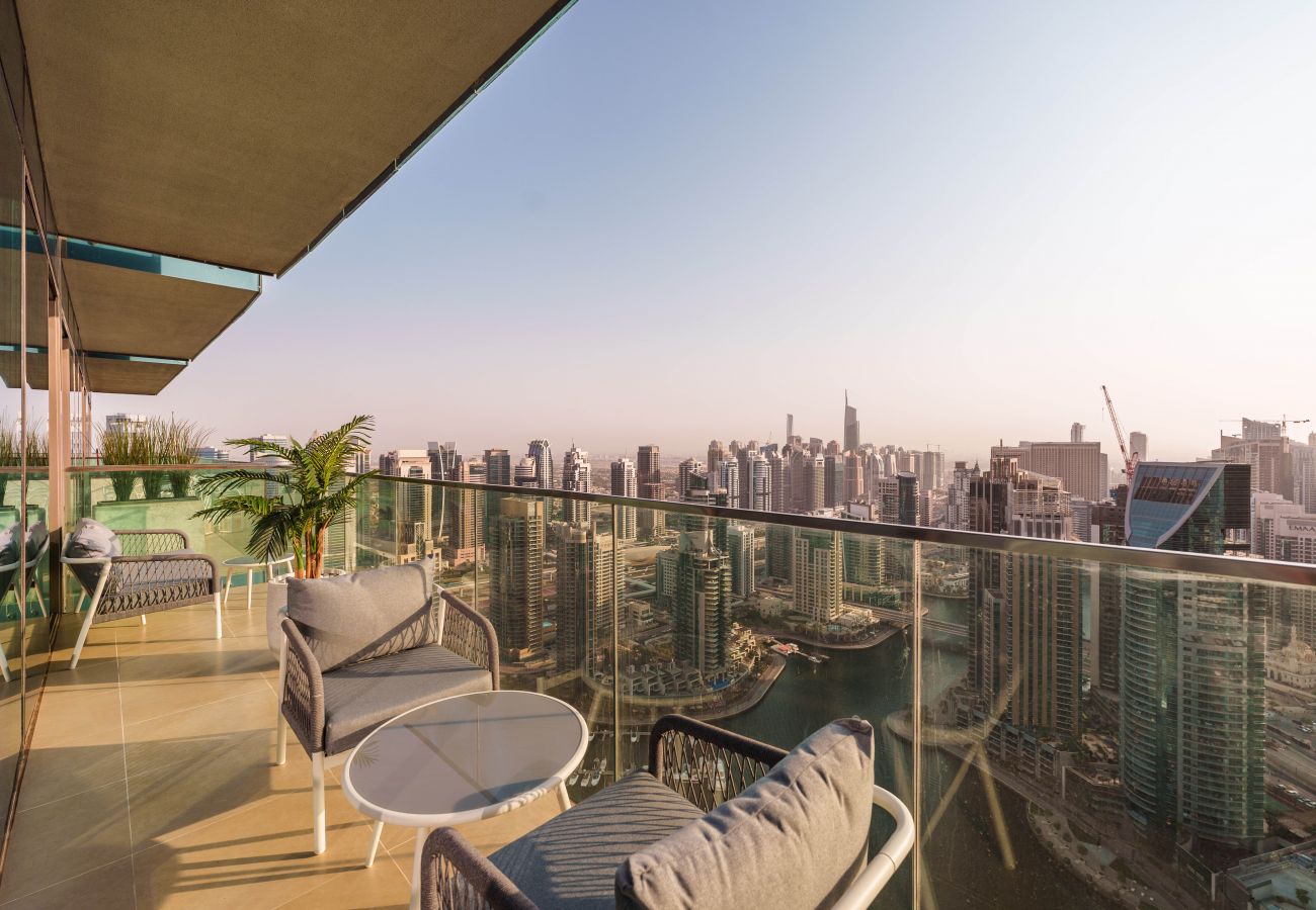 Chic holiday rental with breathtaking Dubai Marina views in Dubai