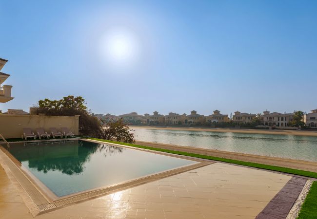 Luxury villa with pool and Royal Atlantis Views in Dubai