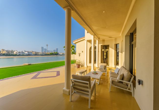 Luxurious holiday villa in Palm Jumeirah Dubai