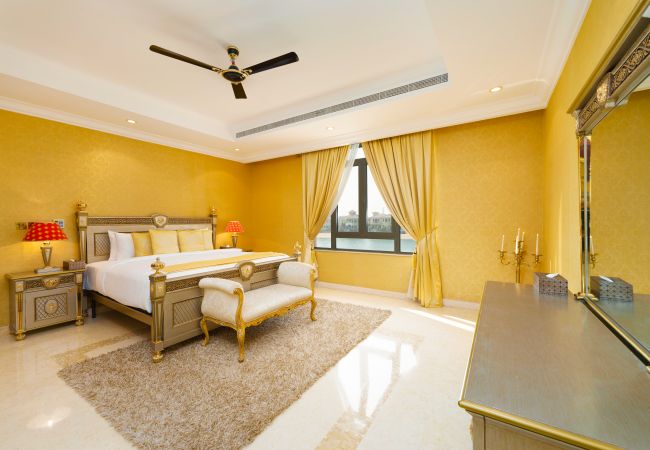 Villa in Dubai - Opulent Palm Villa w/ Pool & Royal Atlantis Views