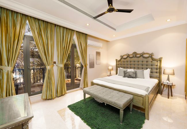 Villa in Dubai - Opulent Palm Villa w/ Pool & Royal Atlantis Views
