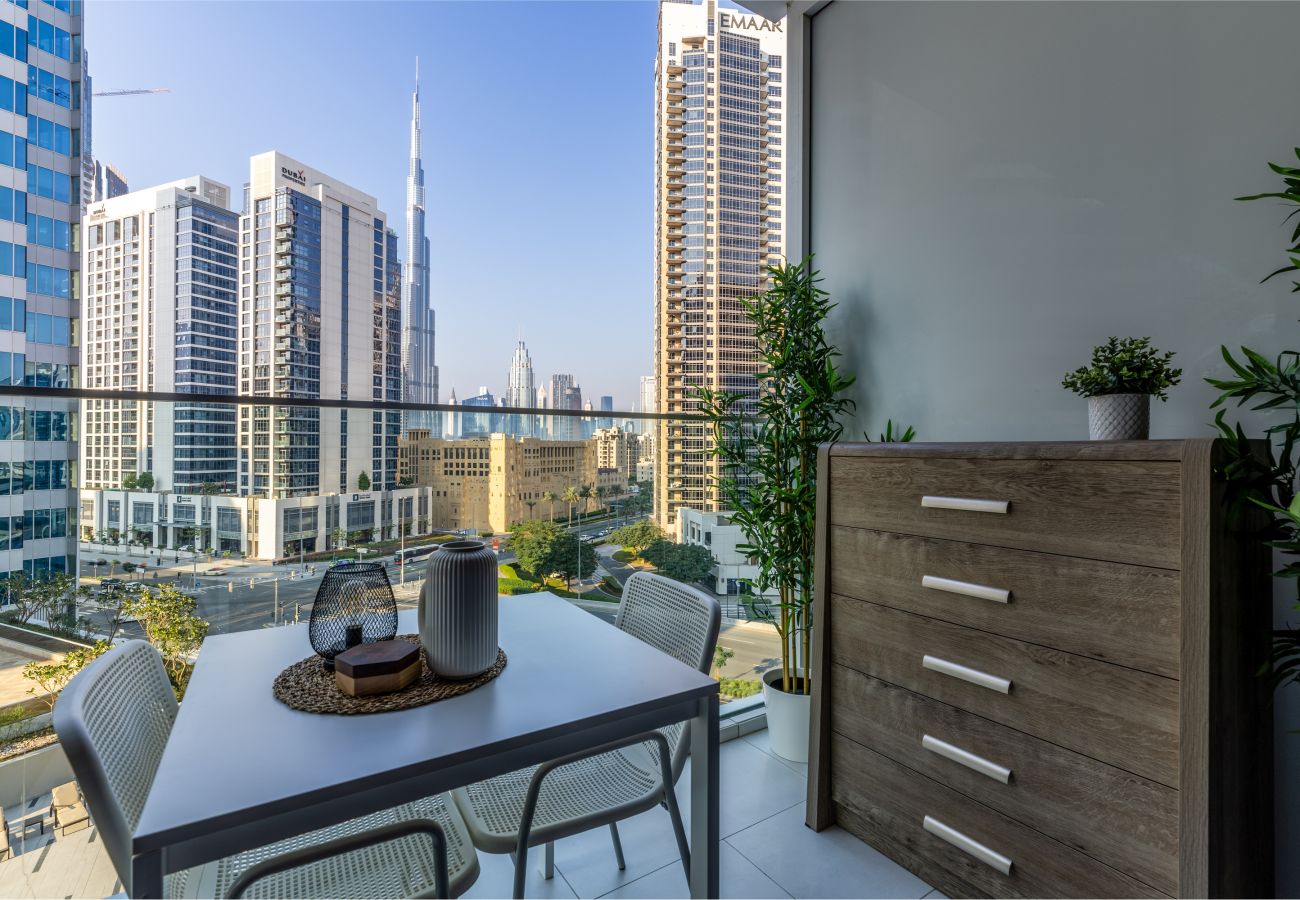 Panoramic holiday rental studio with stunning Burj Khalifa views in Downtown Dubai