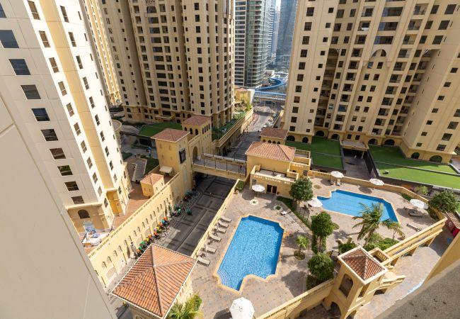 Apartment in Dubai - Serene & Luxury Retreat in the Heart of JBR Beach