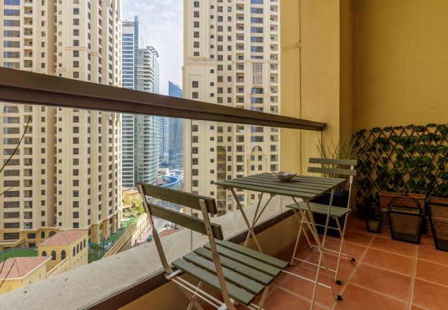 Apartment in Dubai - Serene & Luxury Retreat in the Heart of JBR Beach