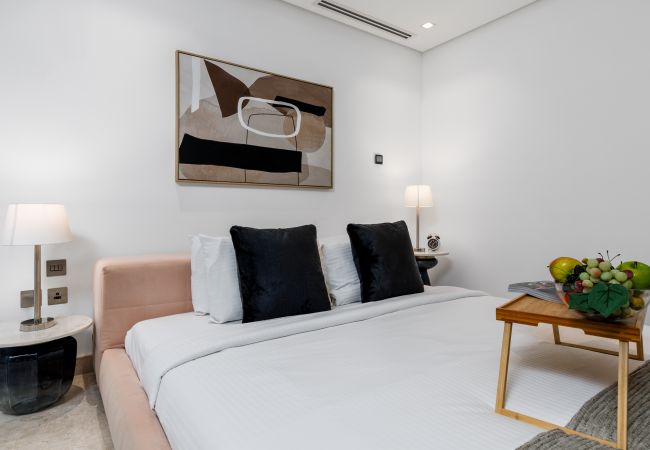 Apartment in Dubai - Exquisite Duplex with Private Patio & Loft Living
