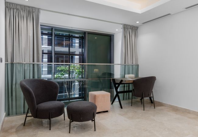 Apartment in Dubai - Exquisite Duplex with Private Patio & Loft Living